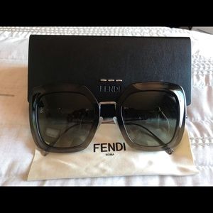Fendi oversized sunglasses new condition